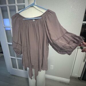 Chic Off-Shoulder Blouse in Mauve